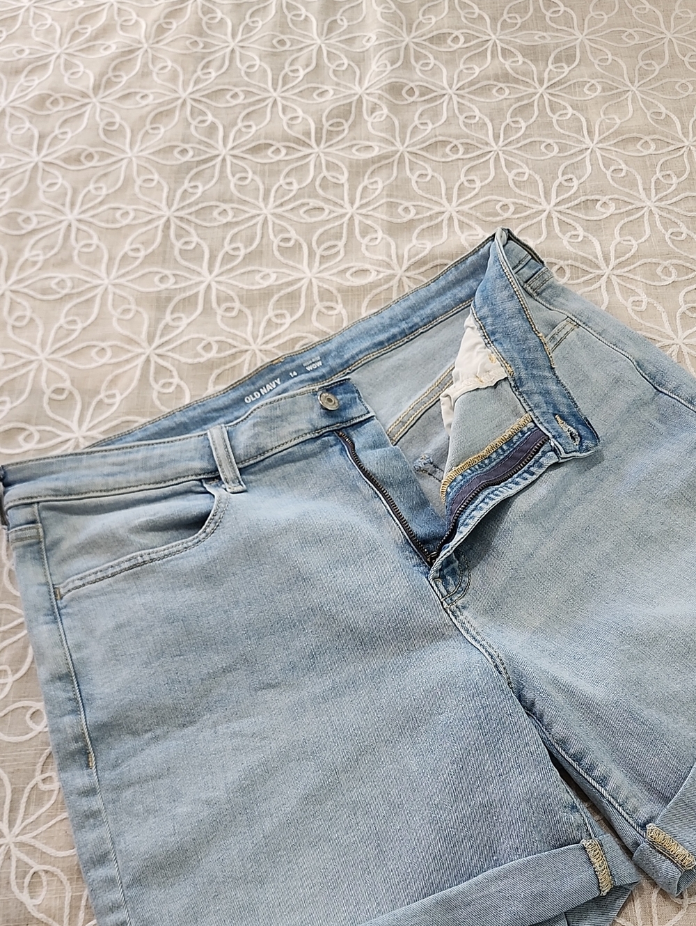Old Navy Light Blue Rolled-Hem Wow Denim Shorts - Picture 6 of 12